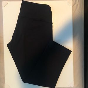 Lululemon wunder under black crop low rise size 6